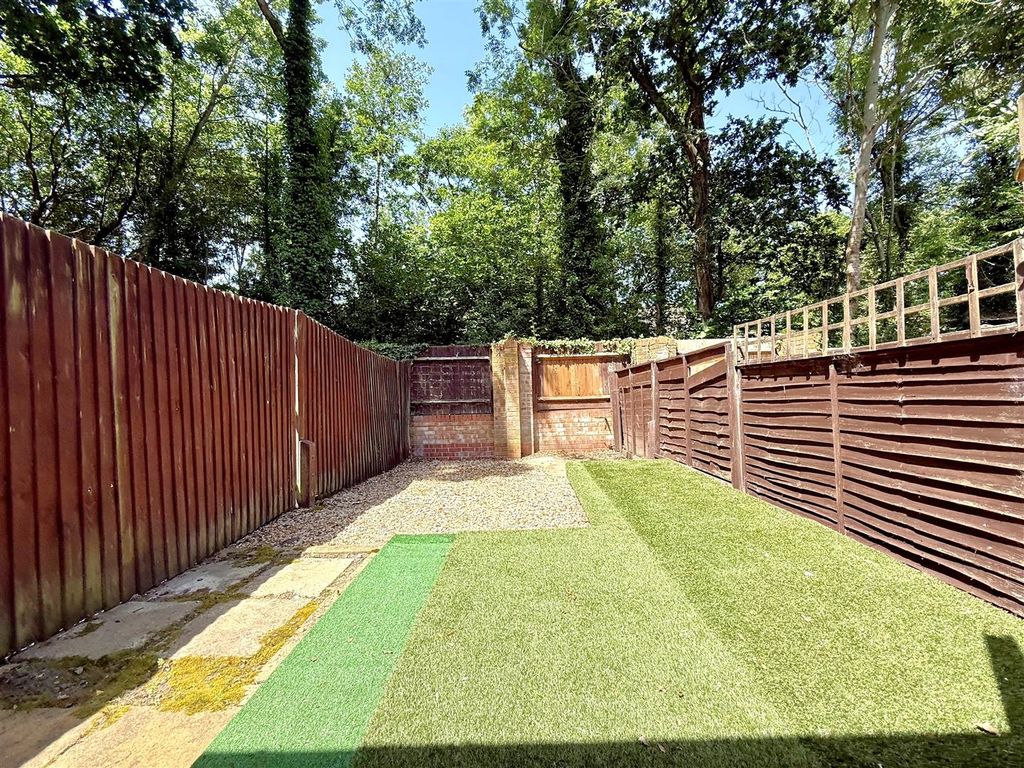Property photo 2 of 10 Garden.Jpg