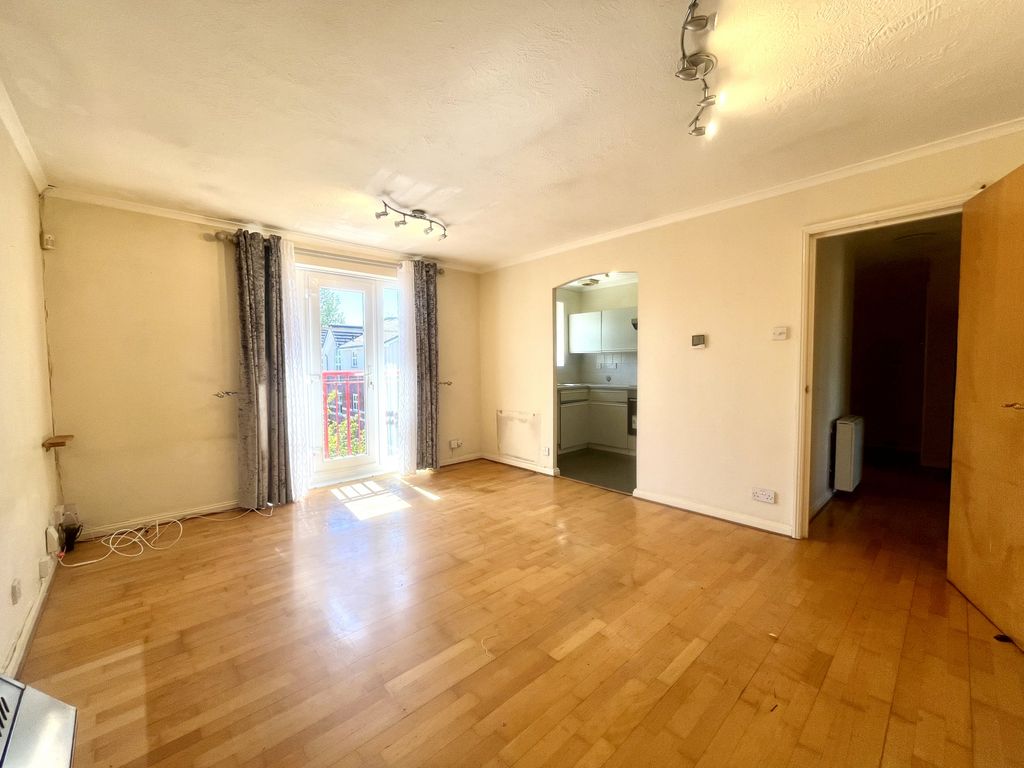 Property photo 3 of 9 Lounge