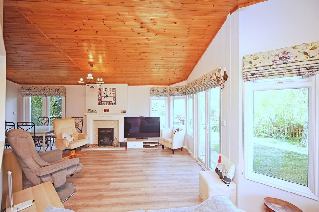 Property photo 2 of 21