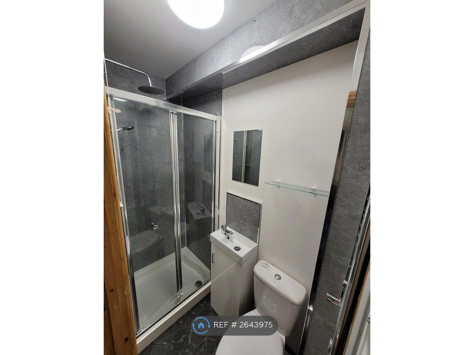 Property photo 3 of 6 Ensuite