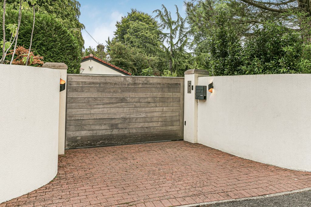 Property photo 2 of 50