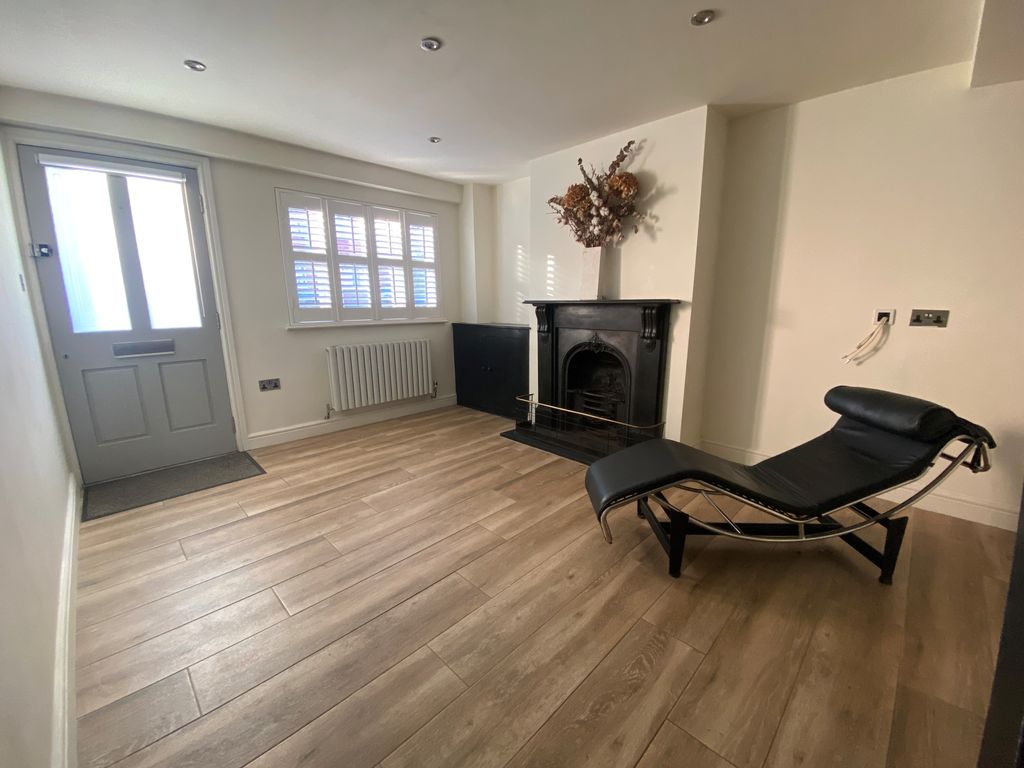 Property photo 2 of 23