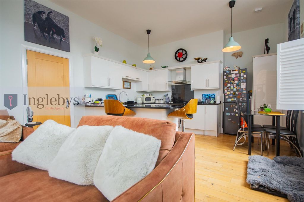 Property photo 3 of 25