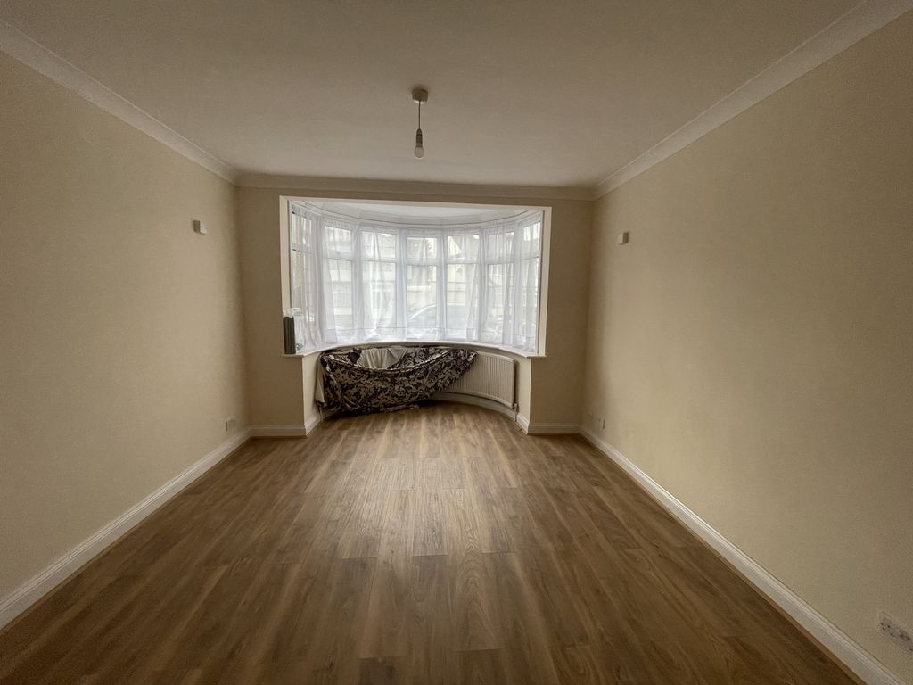Property photo 3 of 10 Gallery