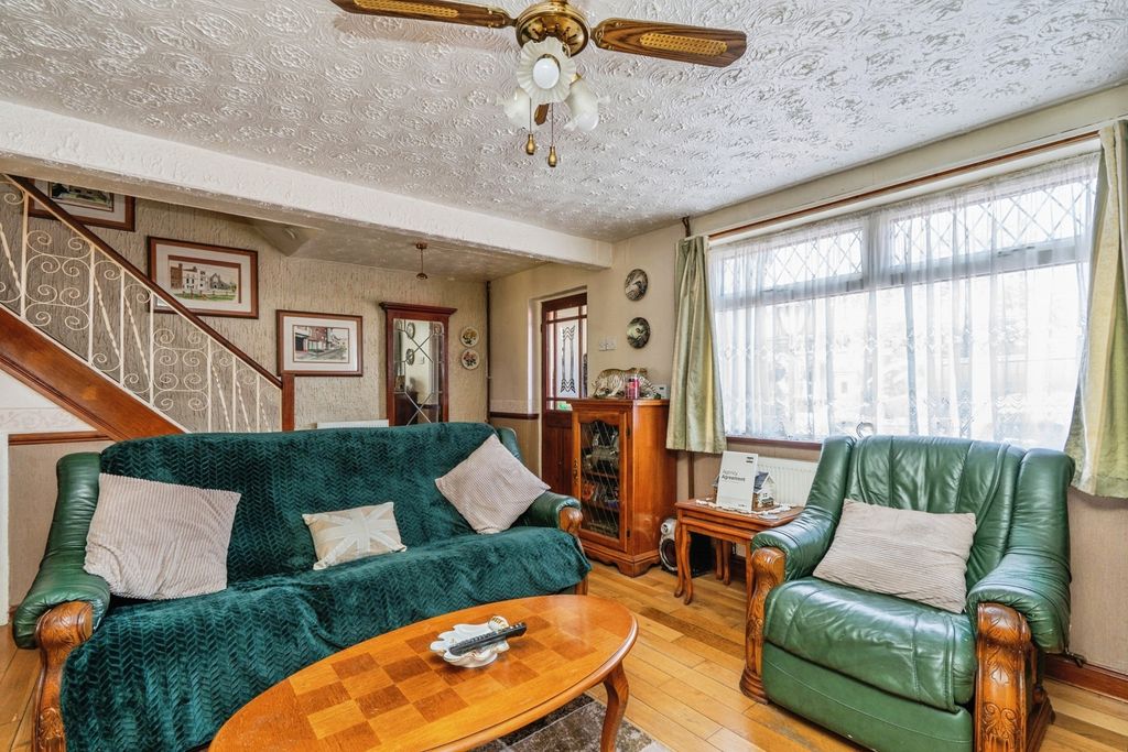 Property photo 2 of 17 Photo