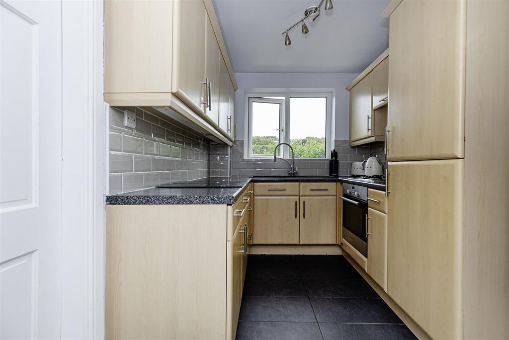 Property photo 3 of 40 Kitchen