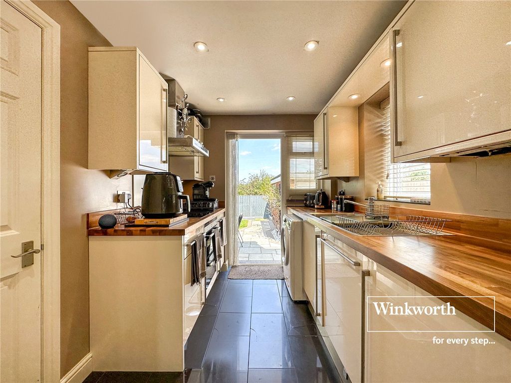 Property photo 2 of 17 Picture No. 16