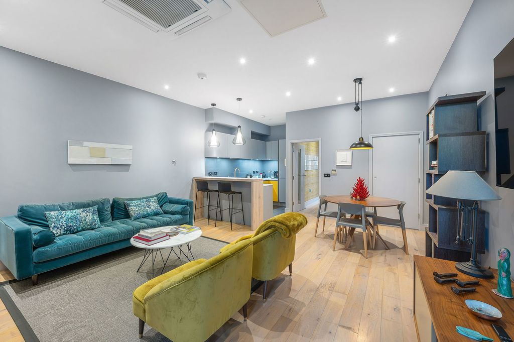 Property photo 3 of 21