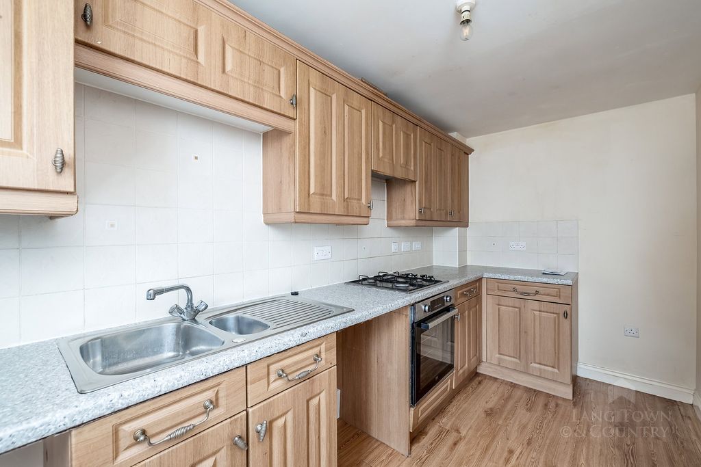 Property photo 3 of 25
