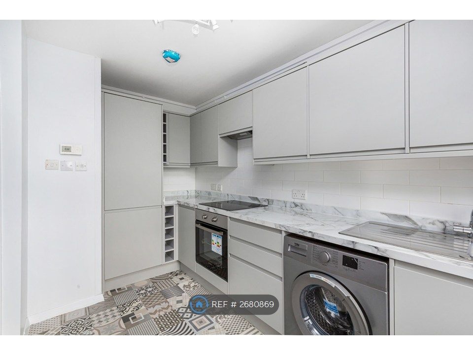 Property photo 3 of 9 Kitchen