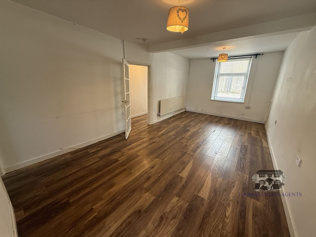 Property photo 2 of 11 Lounge