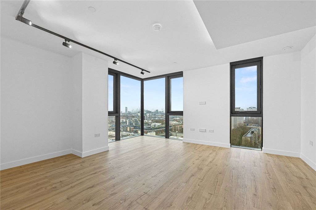 Property photo 2 of 24 Reception/Kitchen