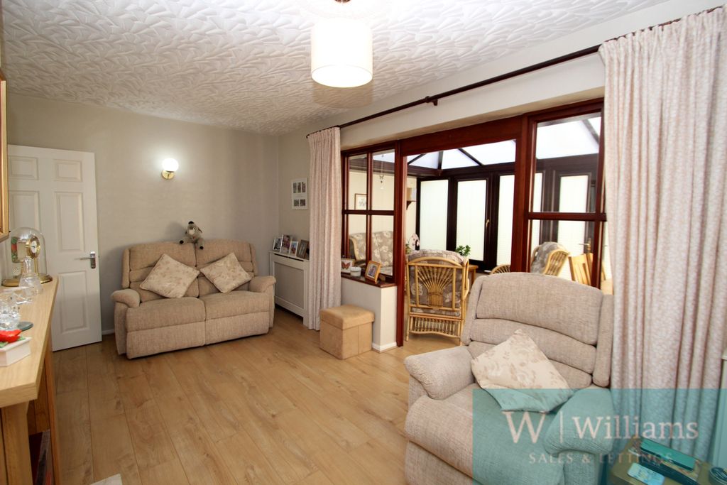 Property photo 3 of 22 Lounge