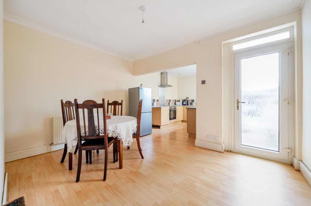 Property photo 3 of 13 1424654-3-69Aeb87...