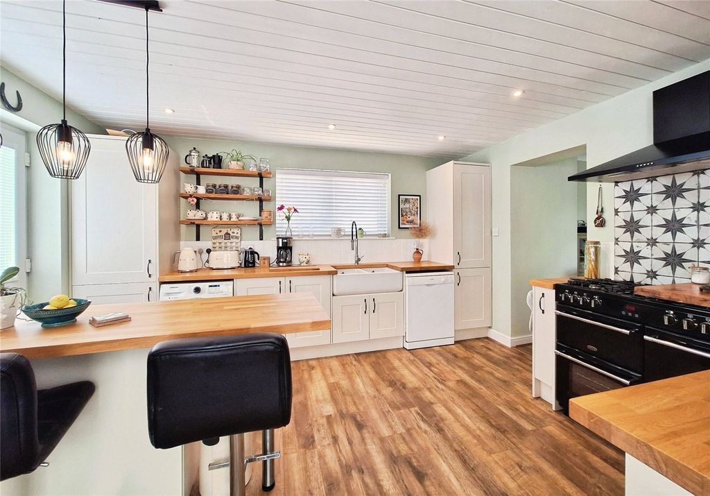 Property photo 2 of 19 Kitchen