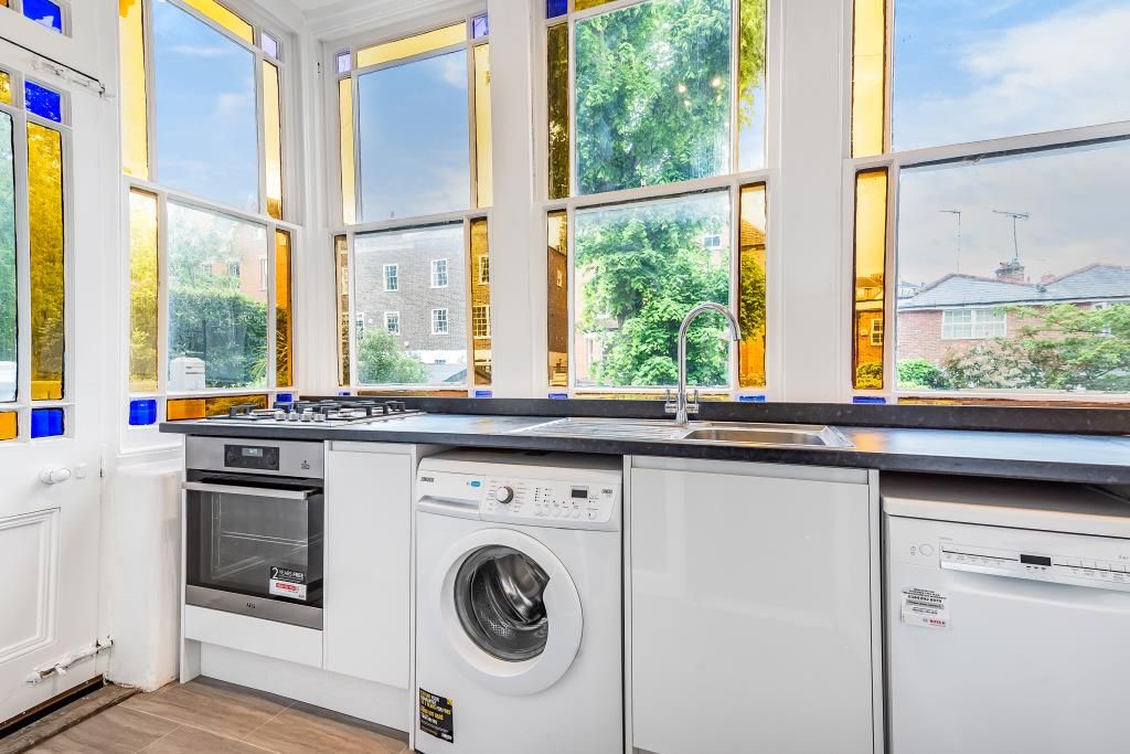 Property photo 3 of 11 Kitchen