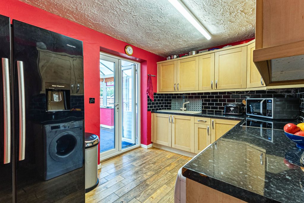 Property photo 3 of 21 Kitchen