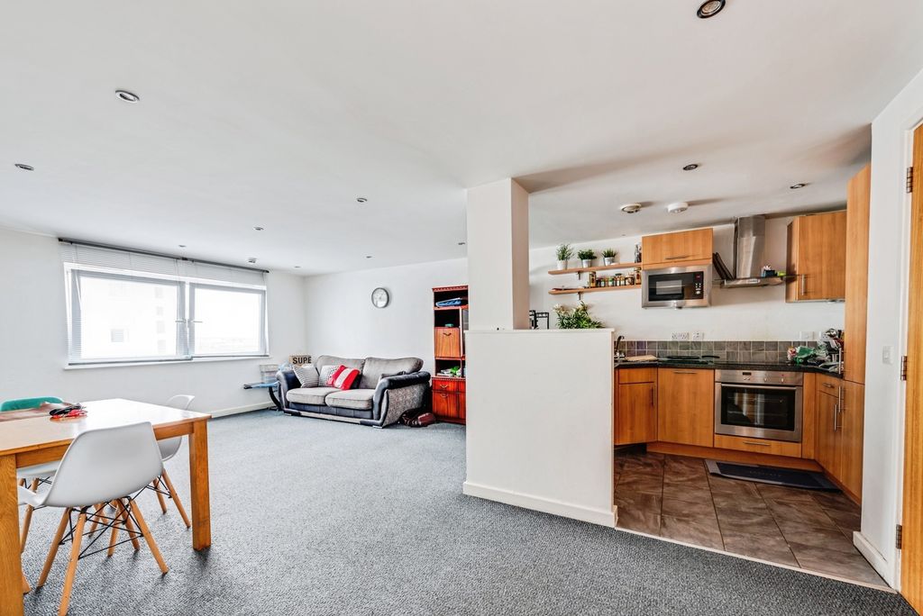 Property photo 3 of 9 Pbox-Img.Jpg