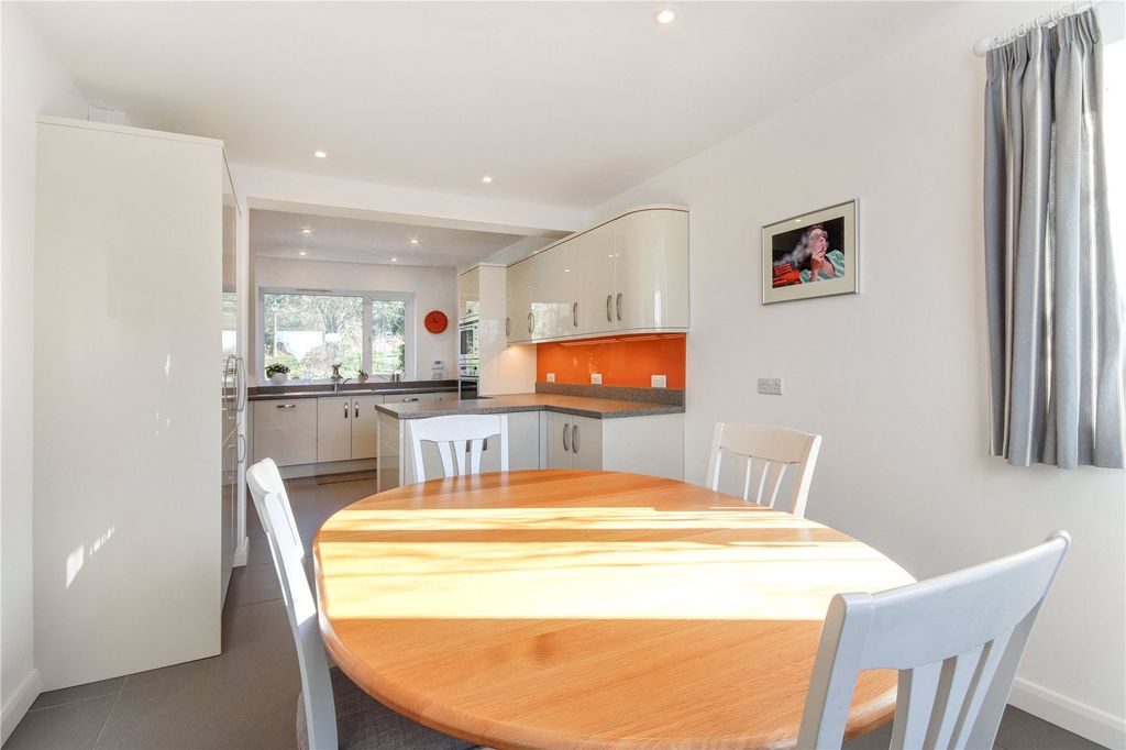 Property photo 3 of 16 Kitchen/Dining