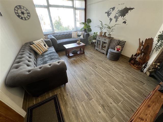 Property photo 2 of 21 Lounge