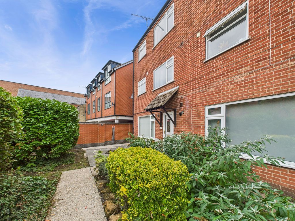 Property photo 1 of 8 Front Entrance