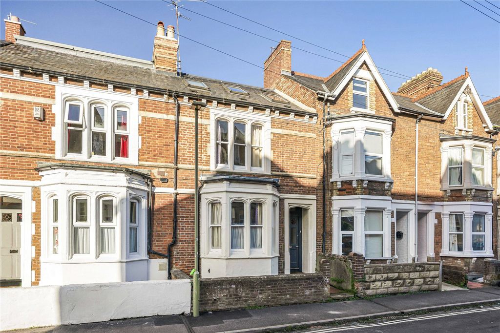 Property photo 1 of 16 Front