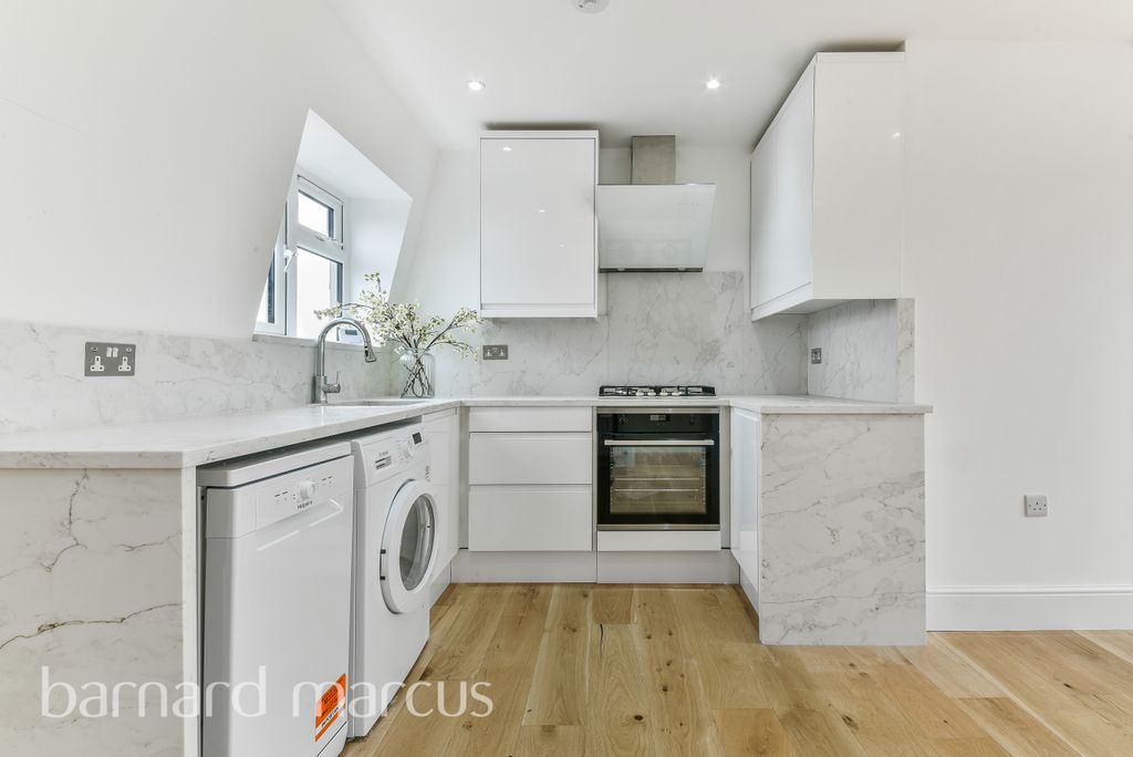 Property photo 3 of 8 Kitchen