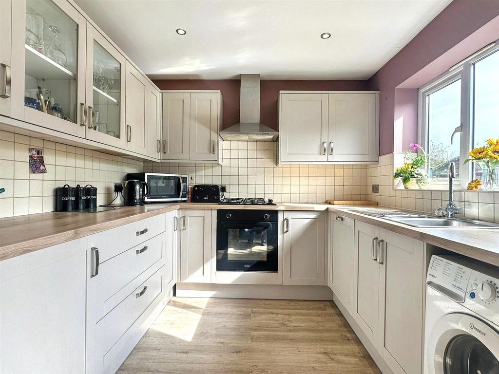 Property photo 2 of 25 Kitchen Diner