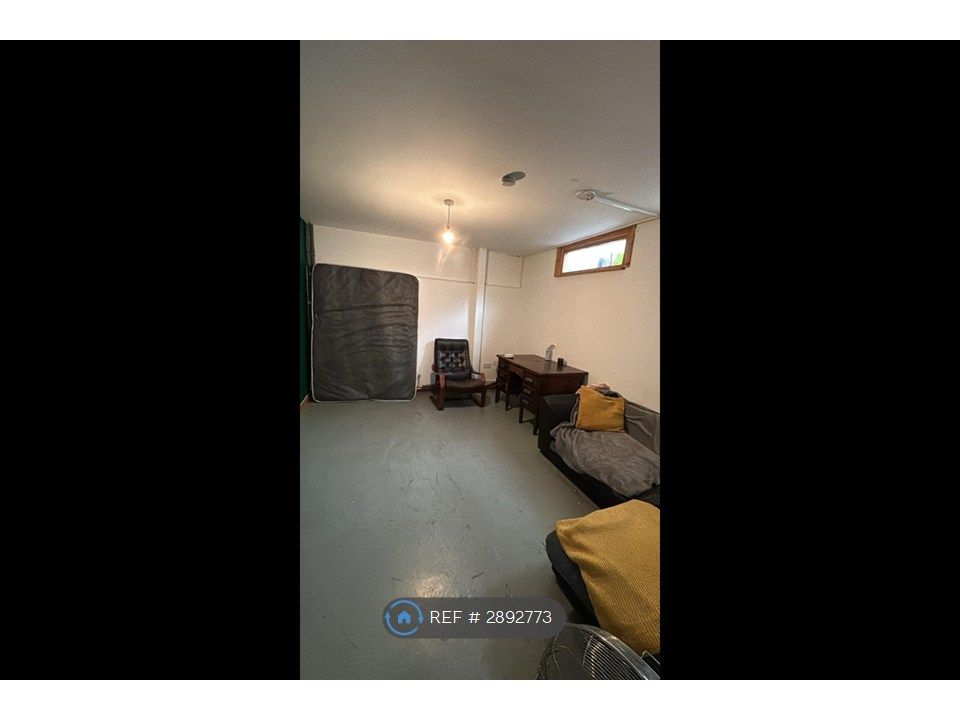 Property photo 2 of 5 Bedroom