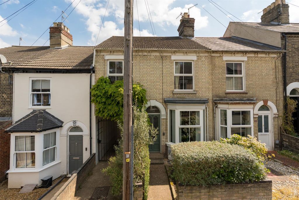 Property photo 1 of 32 32-Caernarvonroad-008.Jpg