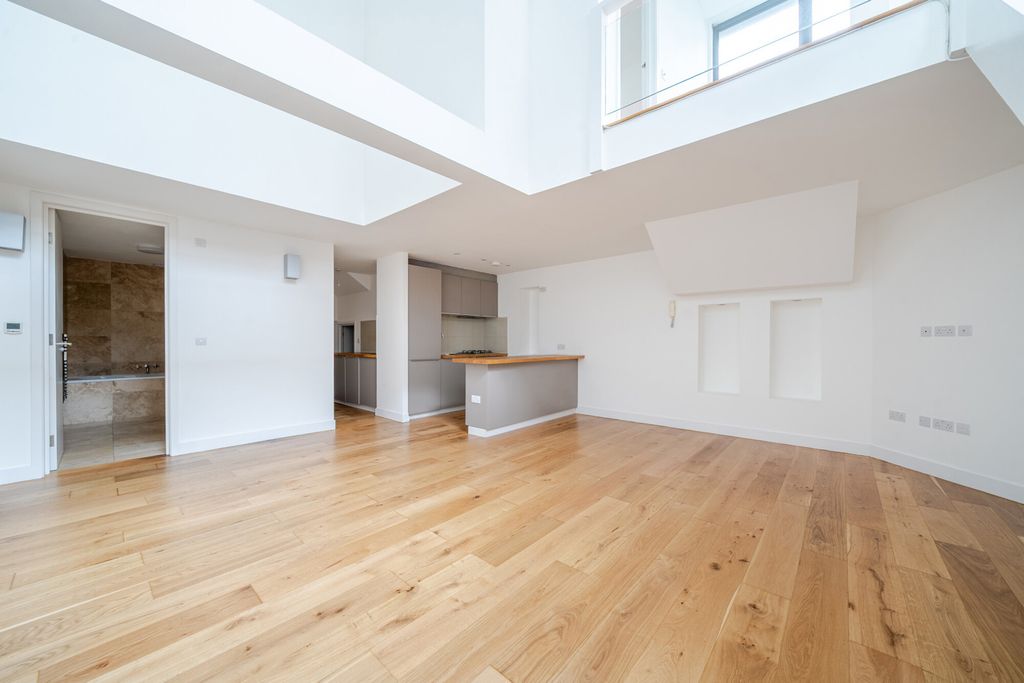 Property photo 2 of 9 1370726-10-68F613...