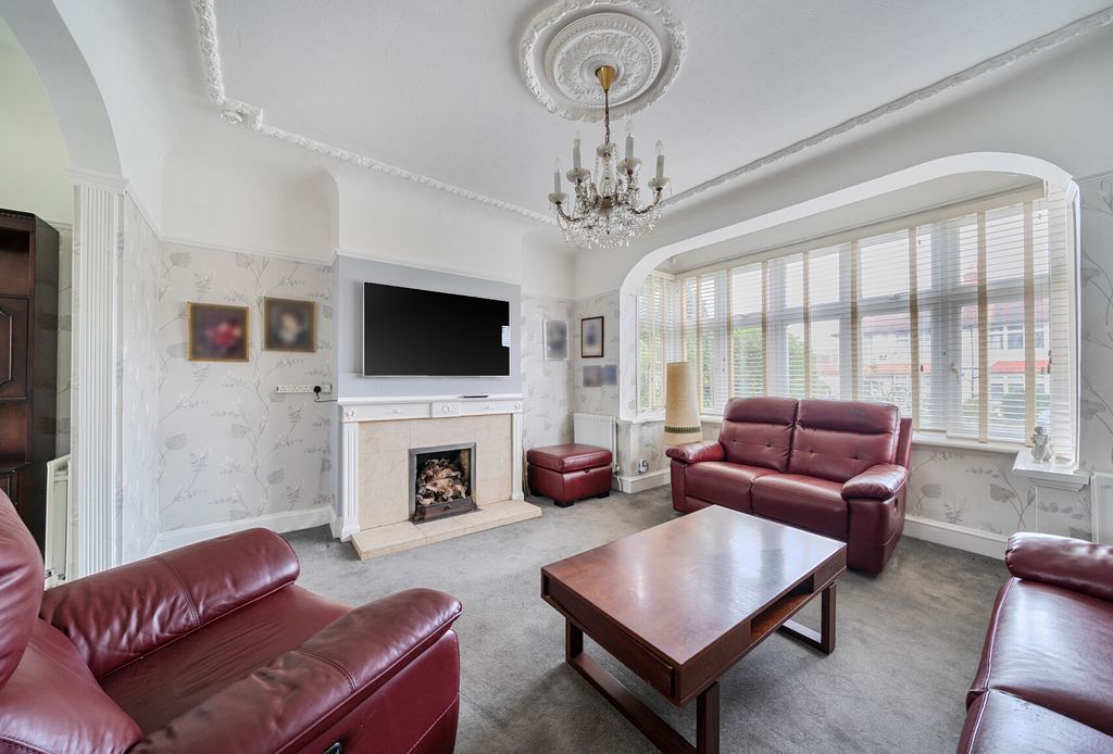 Property photo 2 of 17 1418914-2-699c482...