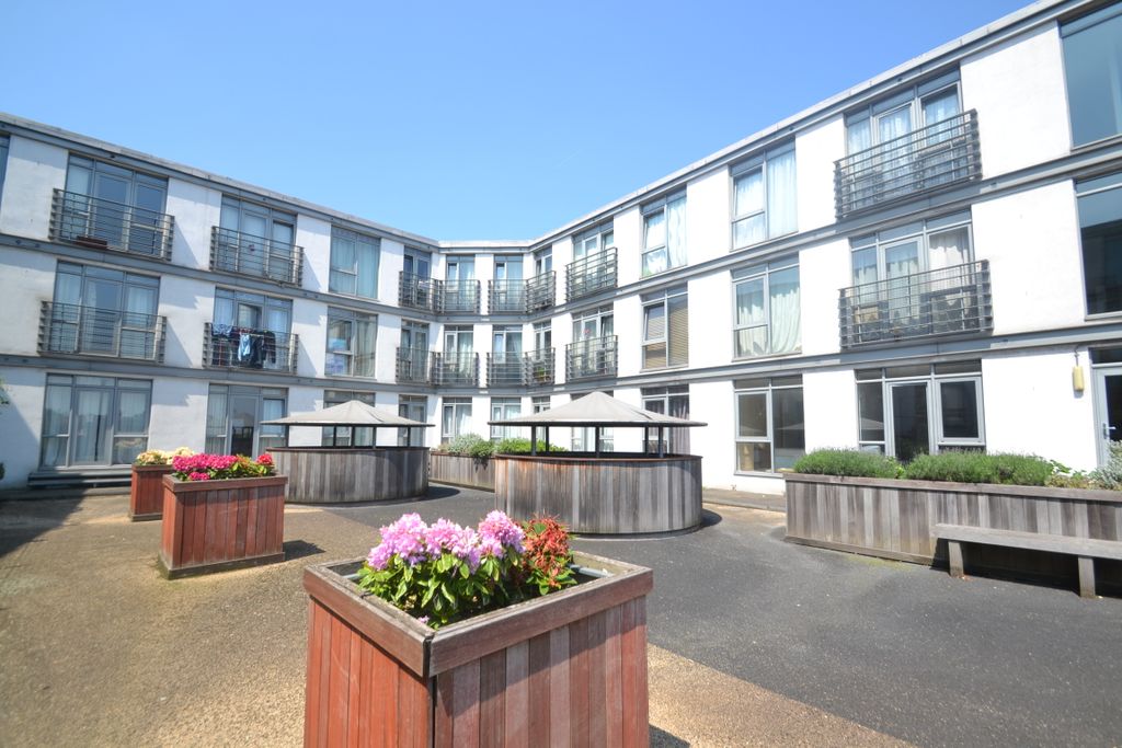 Property photo 2 of 6 Photo 06