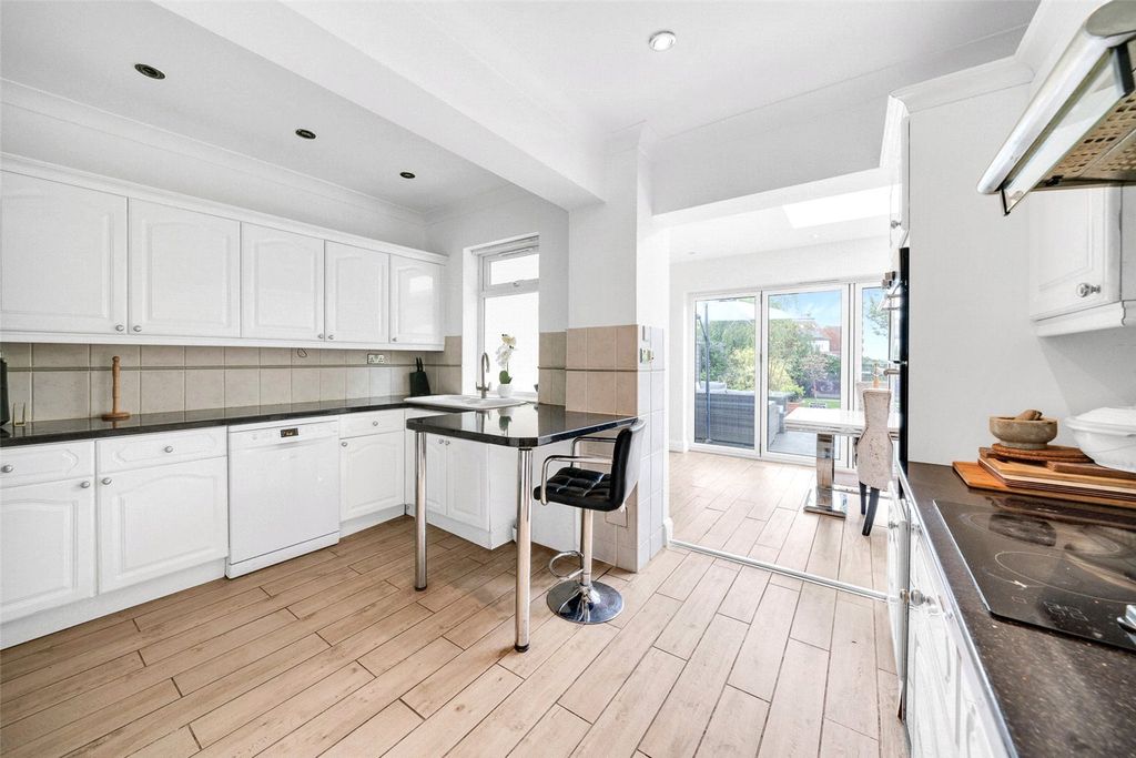 Property photo 3 of 20 Kitchen