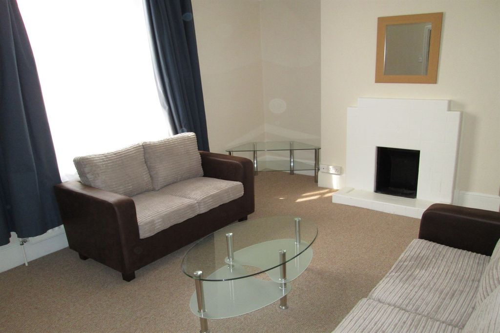 Property photo 2 of 9 Living Room