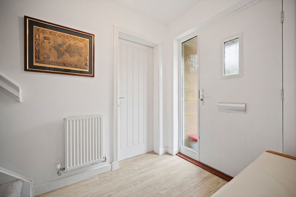 Property photo 2 of 24 Entrance Hallway