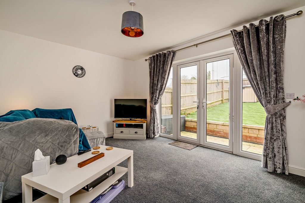 Property photo 2 of 23