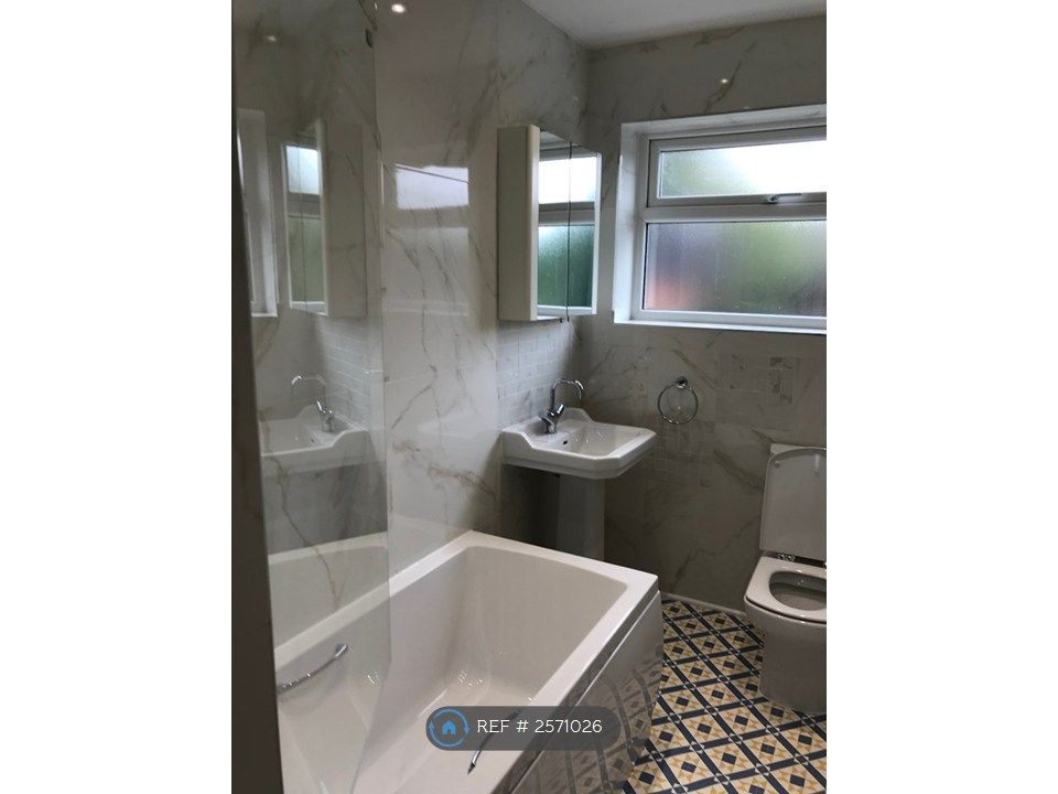 Property photo 3 of 8 Bathroom