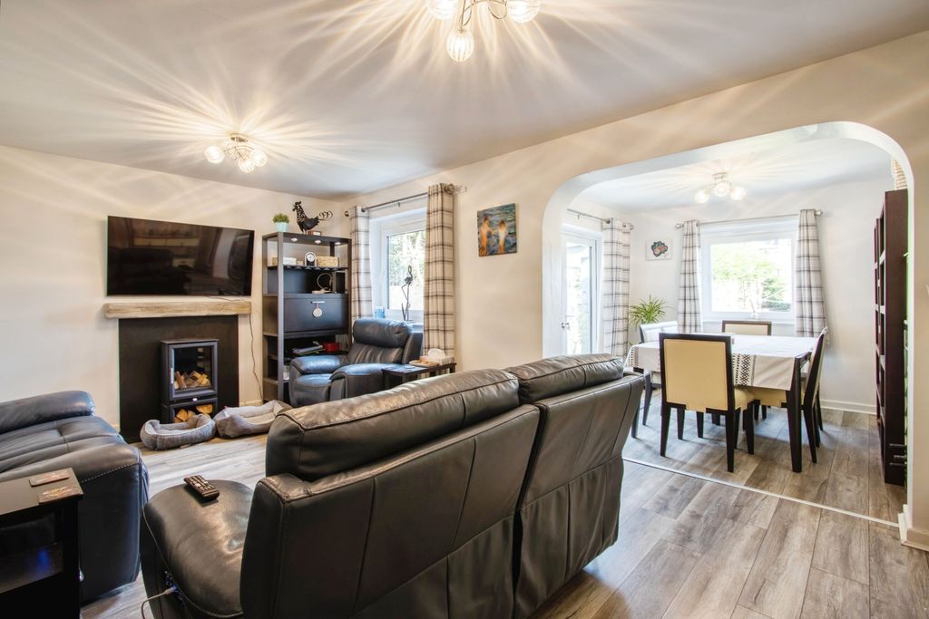 Property photo 3 of 14 Living / Dining Room