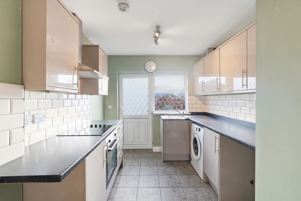 Property photo 2 of 11 Kitchen