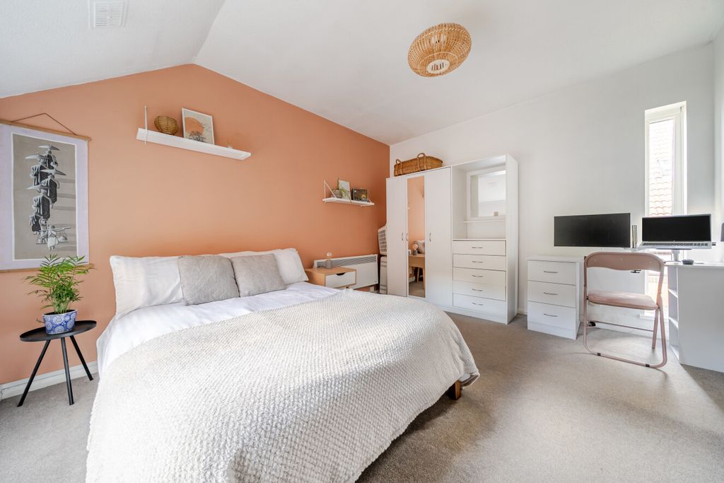 Property photo 3 of 10 1501369-17-6A7335...