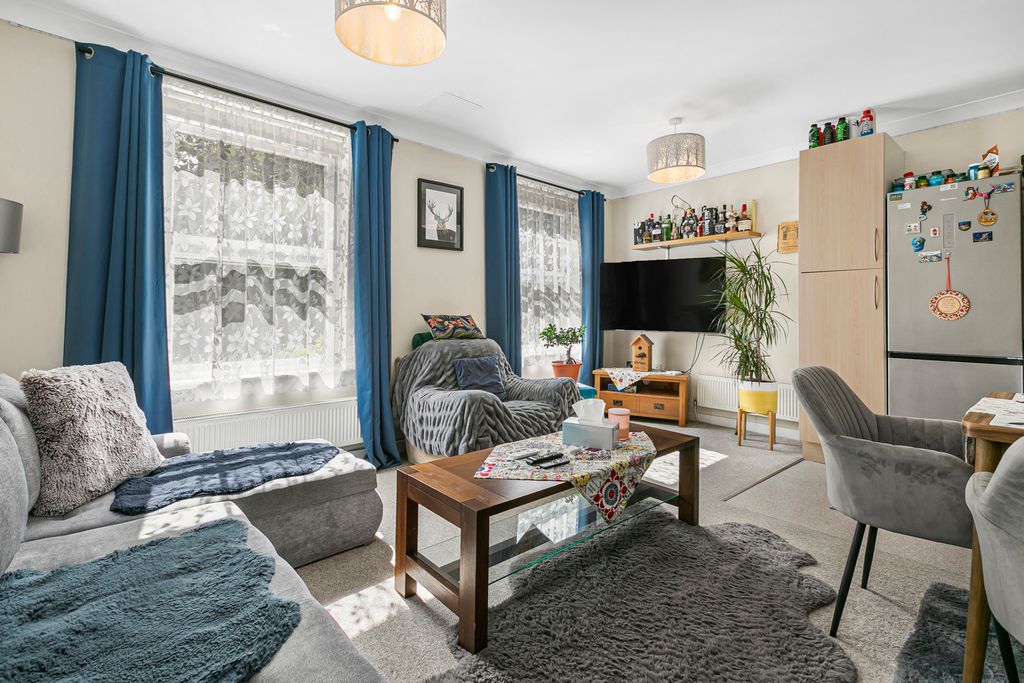 Property photo 1 of 10 Reception/Kitchen