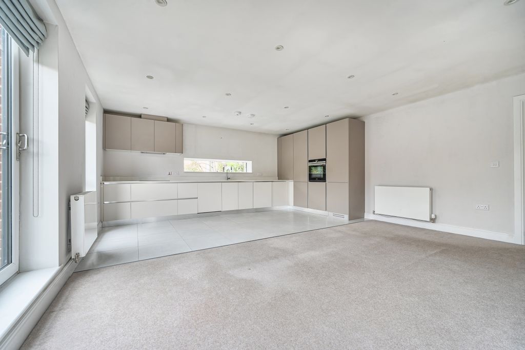 Property photo 2 of 8 Kitchen