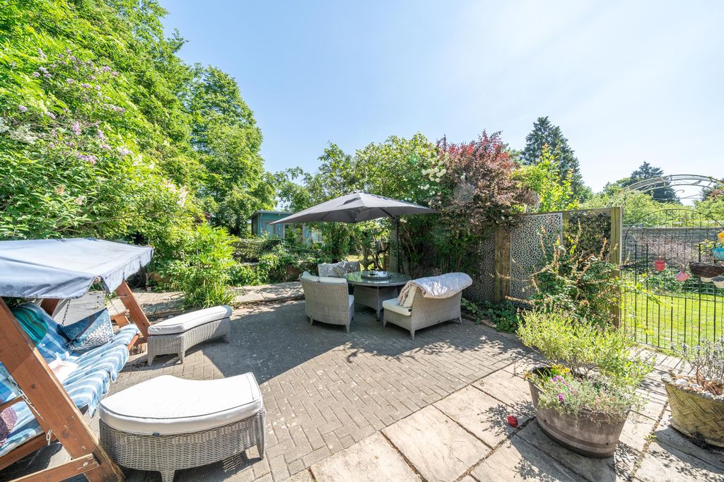 Property photo 3 of 38 17A-Walton-Dene-02491