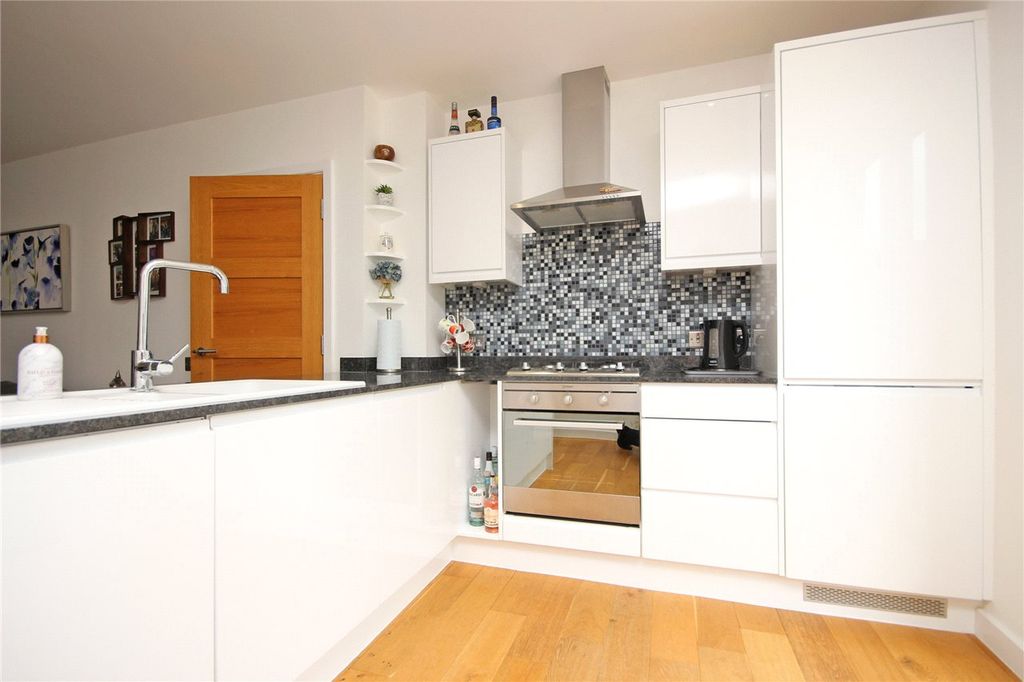 Property photo 3 of 20 Kitchen