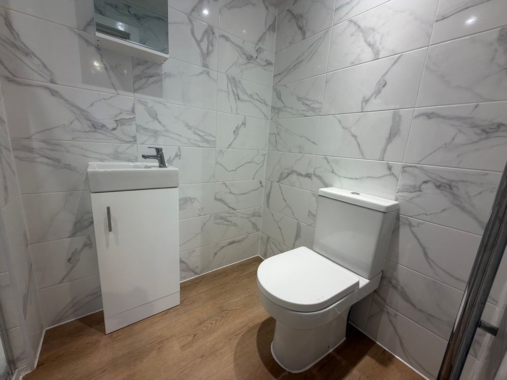 Property photo 2 of 7 Bathroom