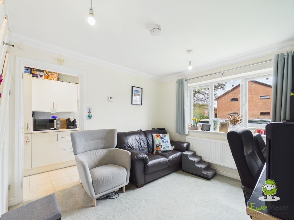 Property photo 3 of 14 Ewemove Estate Agents Basingstoke