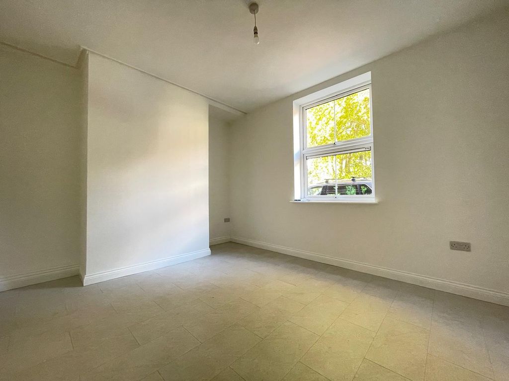 Property photo 3 of 8 Picture No. 07