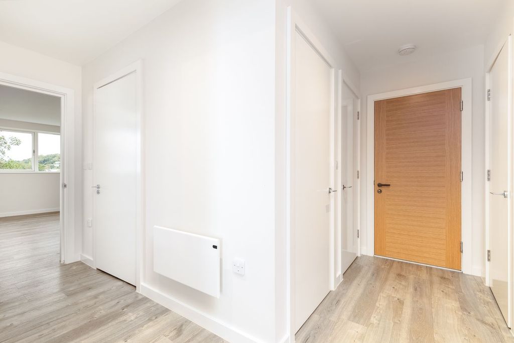 Property photo 2 of 31