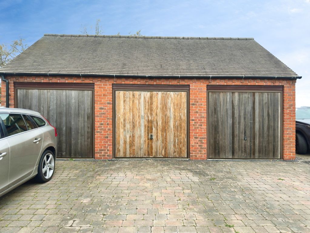 Property photo 3 of 20 4609705